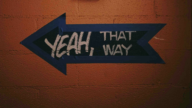 arrow_sign_yeah_guide_unsplash