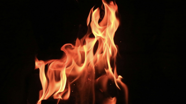 flames_flickering_fire_unsplash