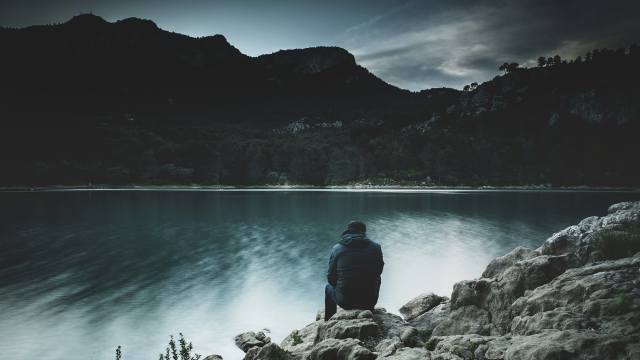 lake_mountain_contemplation_unsplash