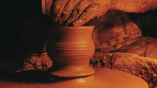 pottery_clay_pot_craftsmanship_unsplash