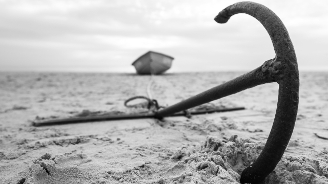 anchor_boat_beach_unsplash