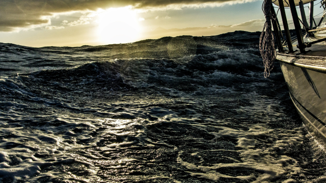 boat_sea_waves_ocean_unsplash