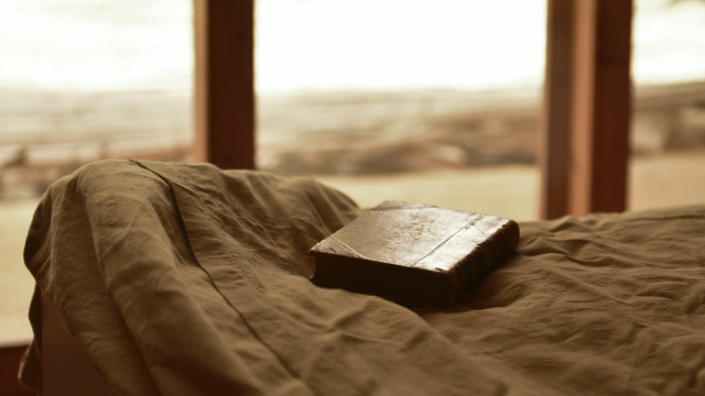 book_bed_door_windows_unsplash