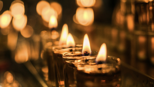 candles_row_lights_unsplash