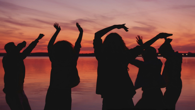 dancing_friends_beach_sunset_unsplash