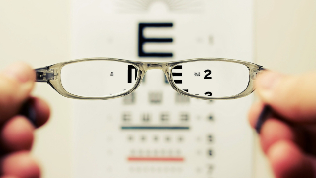 glasses_spectacles_eye_test_unsplash