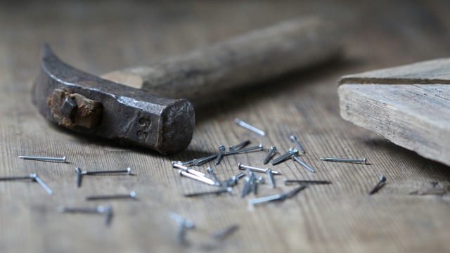 hammer_nails_tool_unsplash