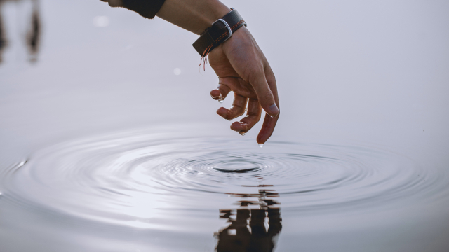 hand_reflection_ripples_water_unsplash