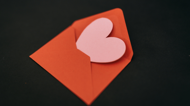 heart_envelope_communication_craft_unsplash