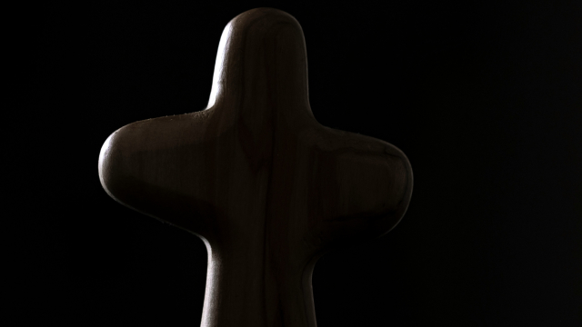 holding_cross_shadow_unsplash