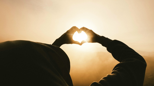 love_heart_hands_sunrise_unsplash