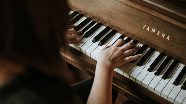musician_piano_music_hands_unsplash