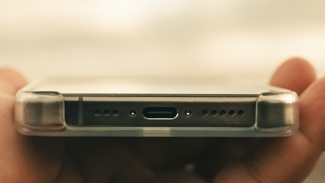 phone_speakers_inbuilt_audio_unsplash