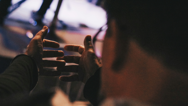 prayer_hands_stage_unplash