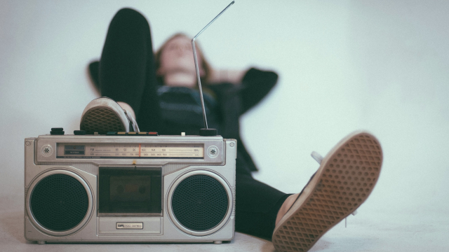 radio_listening_tuning_unsplash
