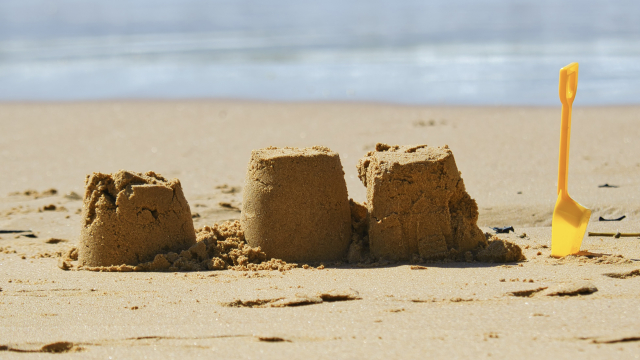 sandcastle_beach_spade_unsplash