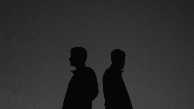 silhouettes_facing_away_unsplash