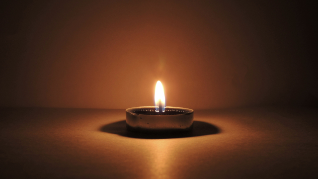 small_candle_darkness_tealight_unsplash