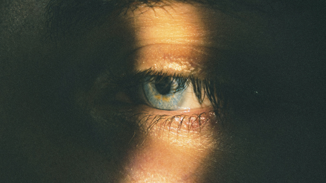 sunlight_eye_unsplash