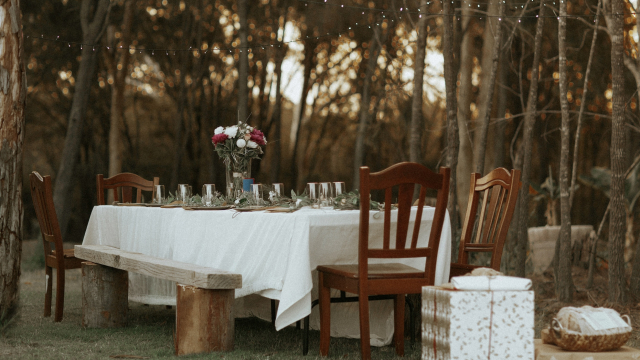 table_forest_dinner_banquet_unsplash