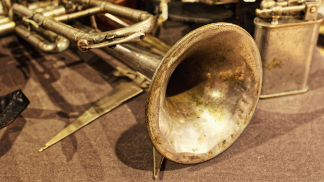 trumpet_old_antique_unsplash