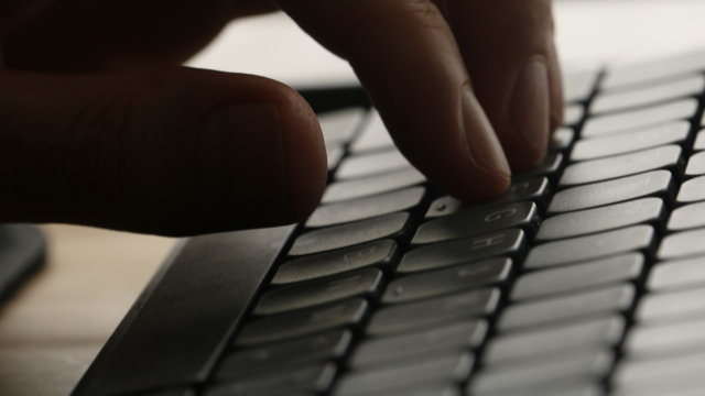 typing_hand_keyboard_laptop_unsplash