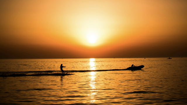water_skiing_sunset_sea_unsplash